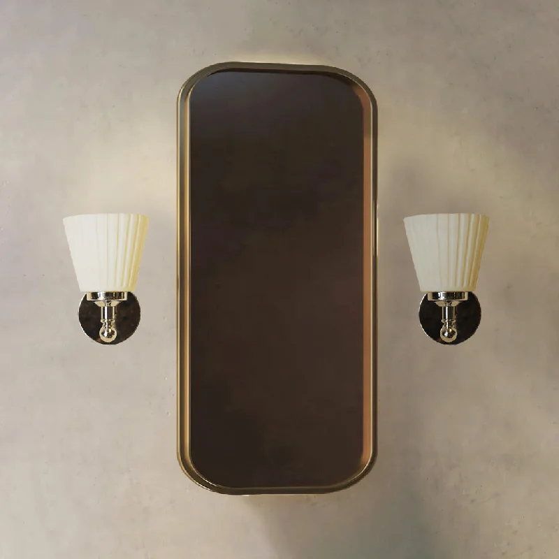 Wall Lamps with a Matte Gold Finish for a Touch of LuxuryWall Lamps with a Matte Gold Finish for a Touch of LuxurySingle Tres